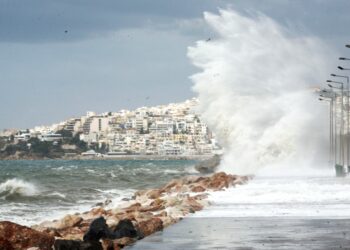 Θυελλώδεις άνεμοι φρενάρουν την ακτοπλοΐα: Τα απαγορευτικά απόπλου σε Αιγαίο και Ιόνιο