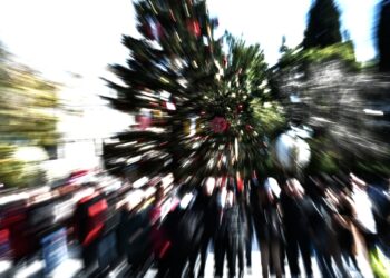 Η Ελλάδα «λιγοστεύει»: Ποιο είναι το πραγματικό μέγεθος του πληθυσμού