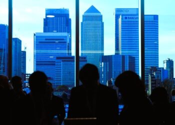 Το μεγάλο στοίχημα του 2026: Θα αντέξει η άνοδος των ευρωπαϊκών μετοχών ή θα επιστρέψει η κυριαρχία των ΗΠΑ;