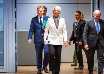 Η ΕΚΤ σε επιφυλακή: Ο Τραμπ «παίζει» με τους δασμούς και το ευρώ ανεβαίνει επικίνδυνα