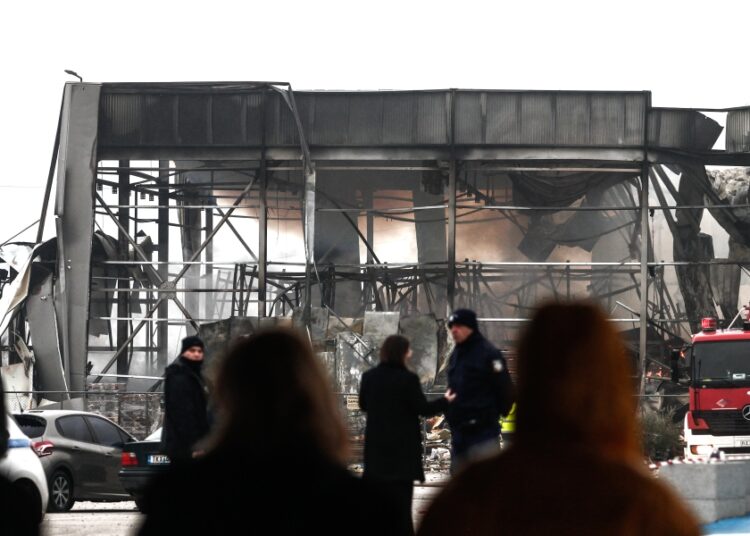 Τρίκαλα: Κλιμάκιο της Επιθεώρησης Εργασίας στην καμένη βιομηχανική εγκατάσταση