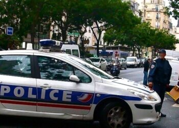 Γαλλία σε επιφυλακή: Πάνω από 1.000 καμένα οχήματα και εκατοντάδες προσαγωγές