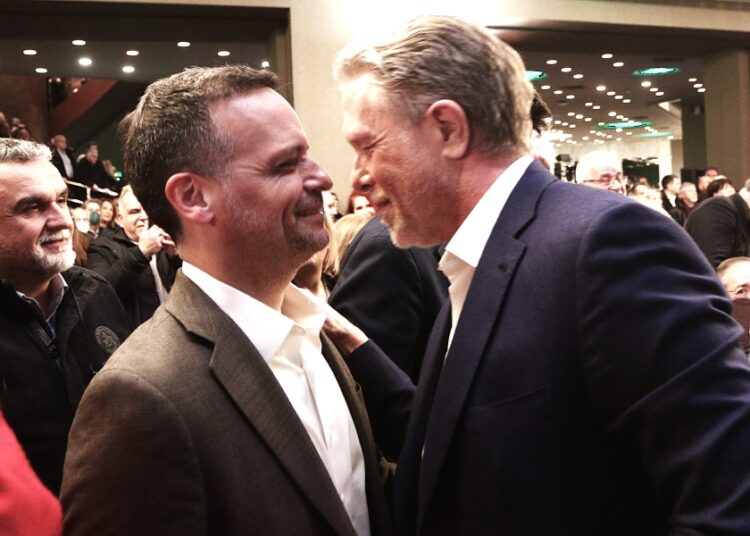 ΠΑΣΟΚ: Στο παρασκήνιο ωριμάζει αυτό που δεν λέγεται – Κάποιοι βιάζονται, κάποιοι καθυστερούν… και όλοι παρακολουθούν