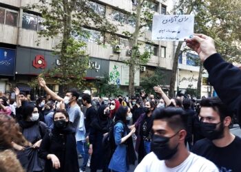 Το Ιράν τραβά την ψηφιακή «πρίζα»: Το καθεστώς «έπνιξε» ακόμη και το Starlink