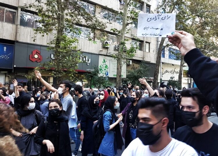 Το Ιράν τραβά την ψηφιακή «πρίζα»: Το καθεστώς «έπνιξε» ακόμη και το Starlink