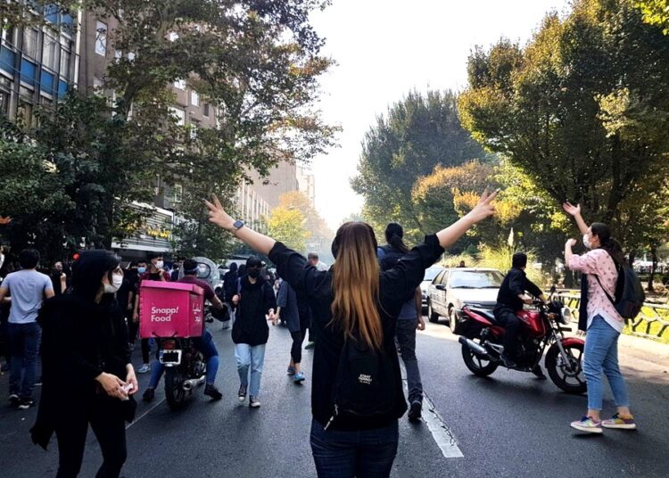 Το Ιράν τραβά την ψηφιακή «πρίζα»: Το καθεστώς «έπνιξε» ακόμη και το Starlink