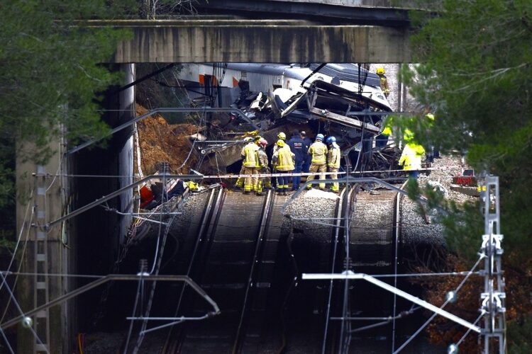 Tρένο συγκρούστηκε με γερανό στη νοτιοανατολική Ισπανία