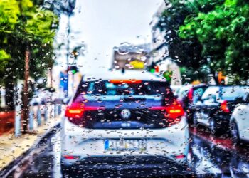 Σε κλοιό ακραίων φαινομένων η Ελλάδα με βροχές, καταιγίδες και… χιονοπτώσεις