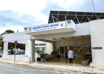 Υγεία: Παραδόθηκαν τα ανακαινισμένα Κέντρα Υγείας Βάρης και Κορωπίου