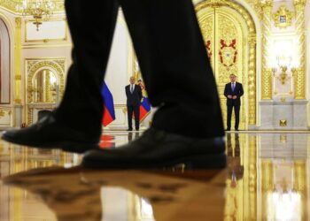 Το Κρεμλίνο μιλά για παγκόσμιο κίνδυνο, αλλά «δεν λέει κουβέντα» για Μαδούρο, Ιράν και Γροιλανδία