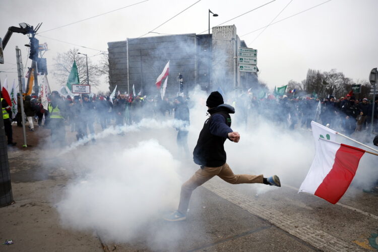 European farmers clash with Police as they participate in a protest in front of the European Parliament in Strasbourg, France, 20 January 2026. EPA/YOAN VALAT