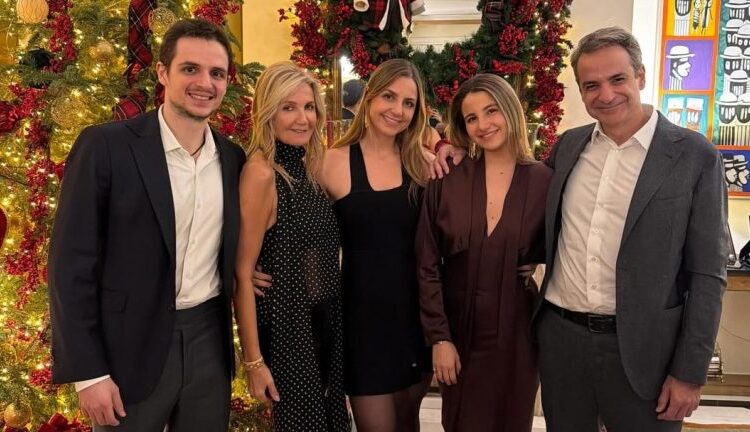 Μητσοτάκης: Ευχές για το 2026 με μήνυμα αισιοδοξίας