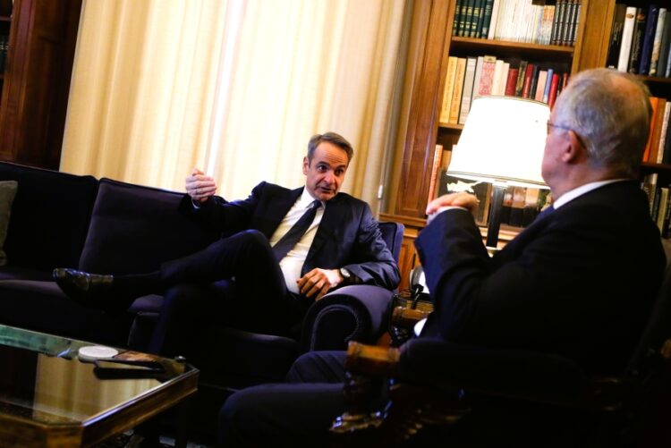 Ο πρωθυπουργός Κυριάκος Μητσοτάκης, με τον Πρόεδρο της Δημοκρατίας Κωνσταντίνο Τασούλα στο Προεδρικό Μέγαρο