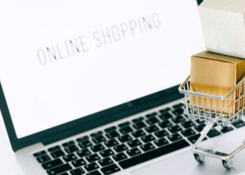 Εκτίναξη 21% στις online πωλήσεις το 2025 – Ο τζίρος και τα κέρδη των επιχειρήσεων