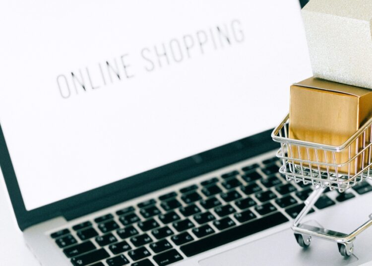 Εκτίναξη 21% στις online πωλήσεις το 2025 – Ο τζίρος και τα κέρδη των επιχειρήσεων