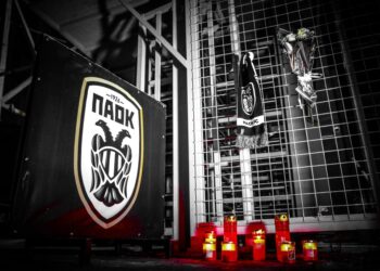 Πένθος σε Θεσσαλονίκη, Κατερίνη και Αλεξάνδρεια: Σιωπή και δάκρυα για τους φιλάθλους του ΠΑΟΚ (φωτό)