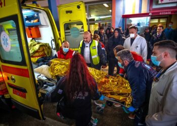 Στο ΤΕΠ του «Παπαγεωργίου» οι τραυματίες από το φονικό τροχαίο οπαδών του ΠΑΟΚ – Απογειώθηκε C-130 για τις 7 σορούς