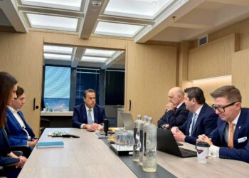 Επίσκεψη του Υπουργού Περιβάλλοντος και Ενέργειας Σταύρος Παπασταύρου στα κεντρικά γραφεία της ΕΥΑΘ