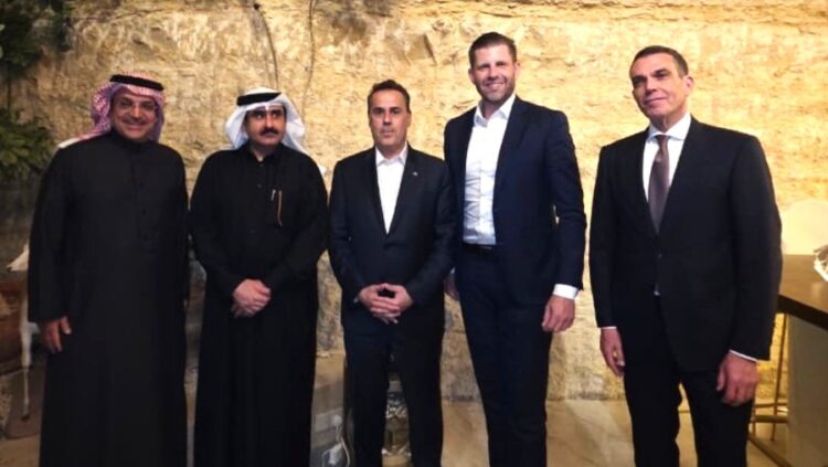 (από αριστερά προς δεξία) Walid Almurshed, CEO Quara, Yousef Al Shelash, Chairman Quora, Σταύρος Παπασταύρου, Υπουργός Περιβάλλοντος και Ενέργειας, Eric Trump, Εκτελεστικός Αντιπρόεδρος Trump Organisation, Ziad El Chaar, CEO of DarGlobal