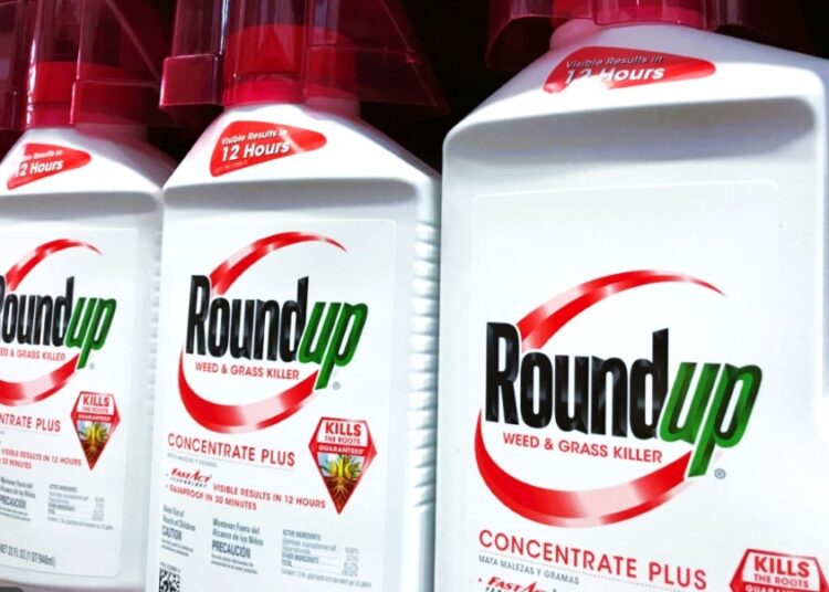 Roundup: Ξεκινά η δικαστική μάχη η μάχη για το πιο αμφιλεγόμενο ζιζανιοκτόνο