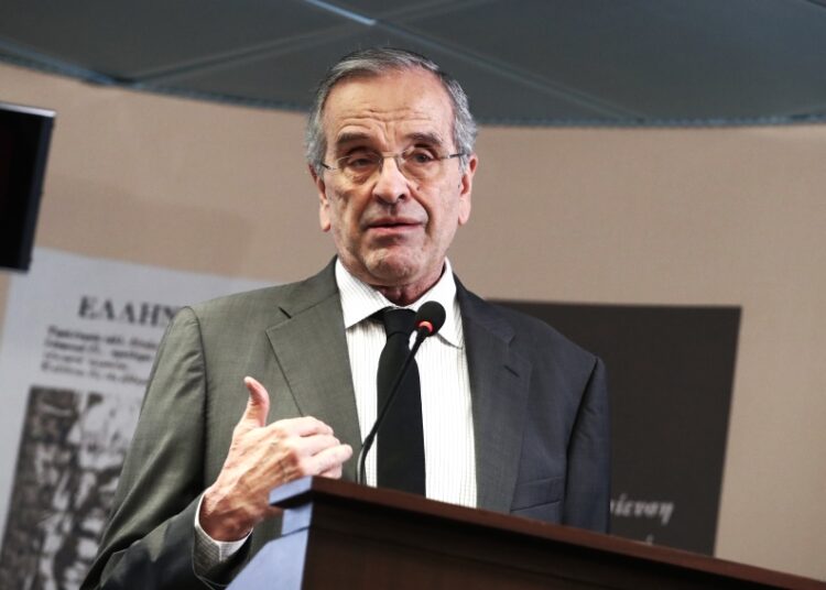 Ο Σαμαράς «χτίζει» υπερκομματικό ρόλο και κρατά για μετά την ανακοίνωση κόμματος