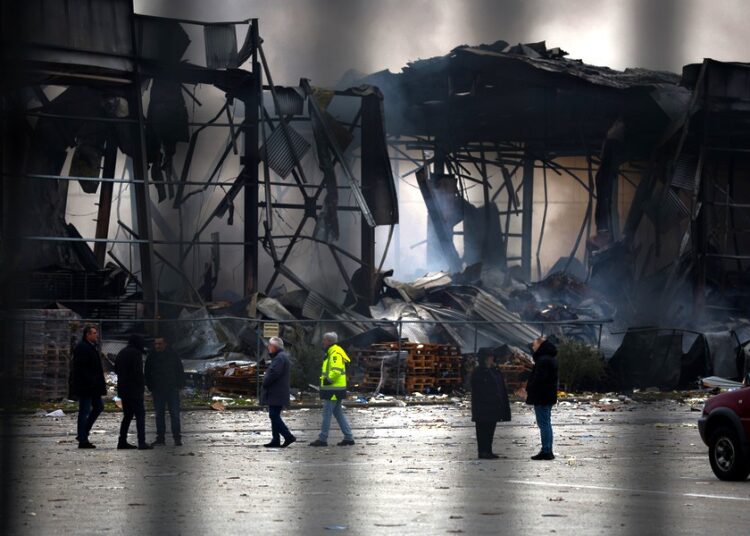 Τρίκαλα: Εντοπίστηκε και τέταρτη νεκρή στη φωτιά – Μία εργαζόμενη παραμένει αγνοούμενη