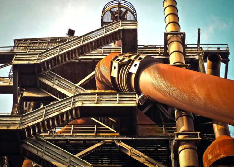 Βιομηχανία: Μειώνονται οι πιέσεις κόστους – Βουτιά 5,8% στις τιμές παραγωγού εξωτερικής αγοράς