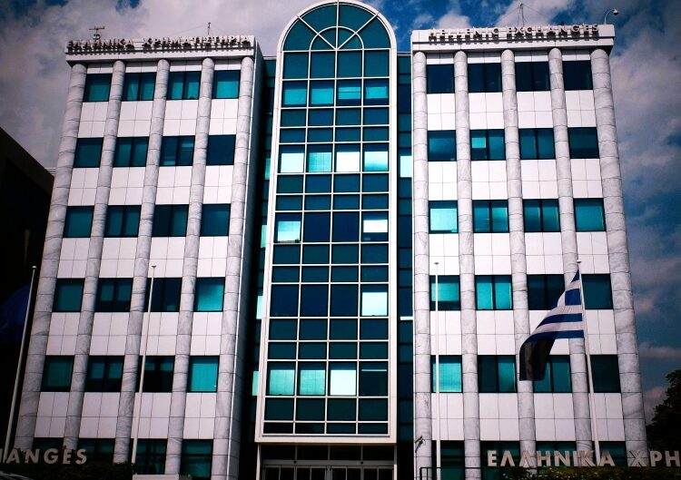 HSBC βάζει φρένο στο ΧΑ: Οι διεθνείς δείκτες και το ρίσκο για το ελληνικό success story
