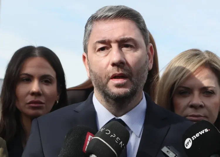 Υποκλοπές και πολιτική αντιπαράθεση: Η θέση του ΠΑΣΟΚ για τις δηλώσεις Καρυστιανού