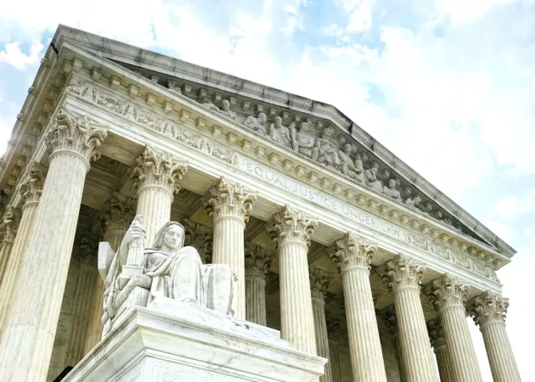 ΗΠΑ-Ευρώπη σε εμπορικό «κενό»: Το Ανώτατο Δικαστήριο, οι δασμοί και το νέο ρίσκο