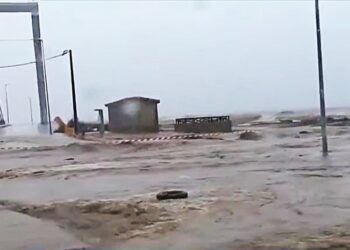 Η κακοκαιρία δείχνει τα δόντια της: Πλημμύρες σε Λάρισα, Μεσσηνία, Αττική – Σε επιφυλακή οι αρχές