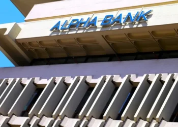 Περιπέτεια πελατών της Alpha Bank: Τι συμβαίνει με τις κάρτες Mastercard