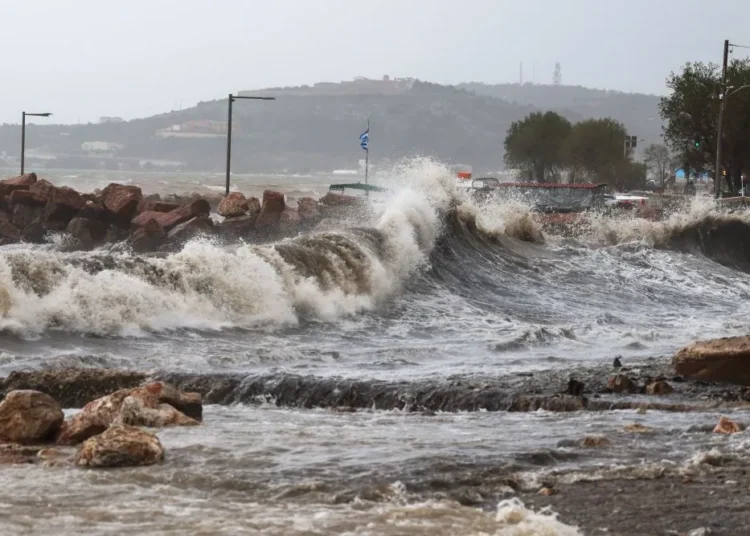 Καιρός: Μικρή πτώση θερμοκρασίας και θυελλώδεις άνεμοι έως 10 μποφόρ – Πού θα βρέξει και πού θα χιονίσει