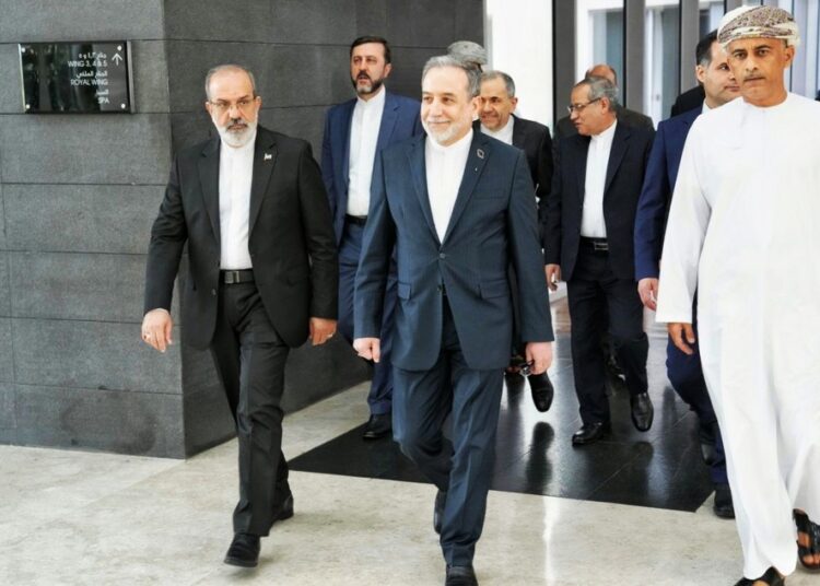 Συνομιλίες Ιράν-ΗΠΑ στο Ομάν: Καλή αρχή, δύσκολη συνέχεια