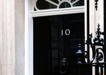 Πολιτική δίνη στη Βρετανία: Παραιτήθηκε ο γενικός γραμματέας της κυβέρνησης Στάρμερ