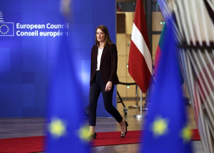 Άκαρπες οι πρώτες επαφές στο ευρωκοινοβούλιο για συμφωνία ΕΕ–ΗΠΑ: Το ΕΛΚ πιέζει για υπογραφή