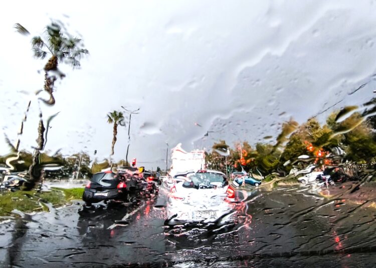 Αλλάζει ο καιρός το τριήμερο: Πτώση θερμοκρασίας και τοπικές καταιγίδες – Η πρόγνωση για Καθαρά Δευτέρα