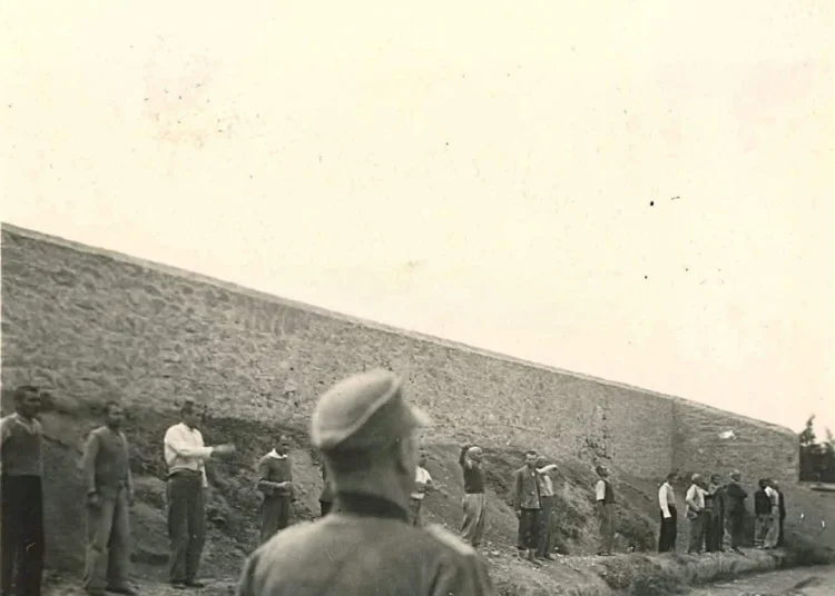 Εκτέλεση των 200 στην Καισαριανή 1944: Ιστορικές φωτογραφίες στο φως