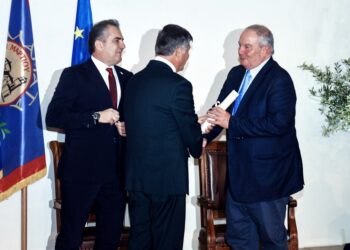 Επίτιμος δημότης Καλαμάτας ο Καραμανλής: Το μήνυμα ενότητας και συνεννόησης που απέστειλε