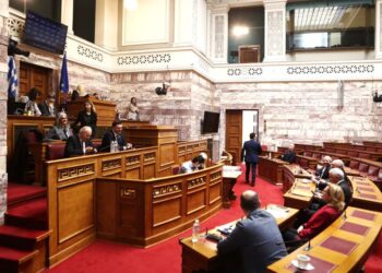 Λήξη συναγερμού: «Βρέθηκε» ο Κικίλιας, αλλά τα ερωτήματα για τη Χίο παραμένουν