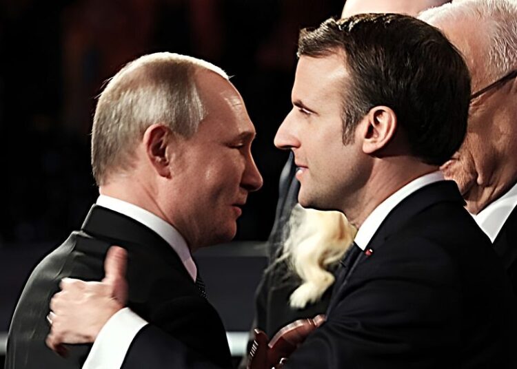 Αθόρυβη διπλωματική κίνηση Μακρόν προς τη Μόσχα για επανεκκίνηση διαλόγου με Πούτιν