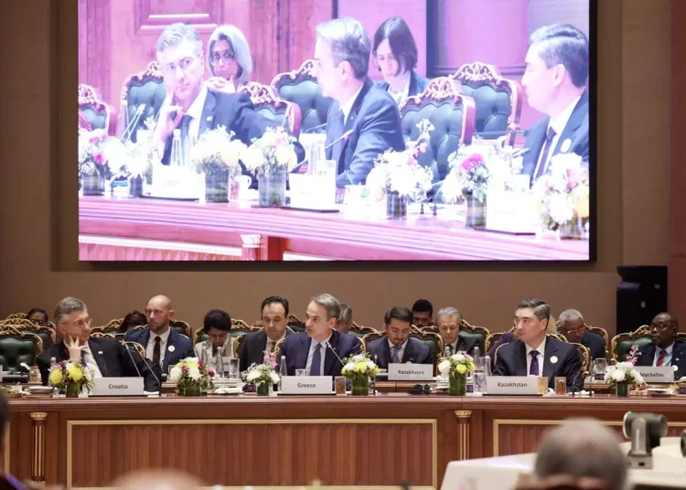 Μητσοτάκης από την Ινδία: Η Τεχνητή Νοημοσύνη πρέπει να υπηρετεί την κοινωνία, όχι μόνο τις μεγάλες εταιρείες