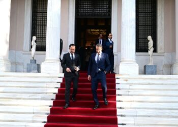 Αθήνα-Λευκωσία σε ανοιχτή γραμμή: Επικοινωνία Μητσοτάκη-Χριστοδουλίδη με φόντο Άγκυρα και Κυπριακό