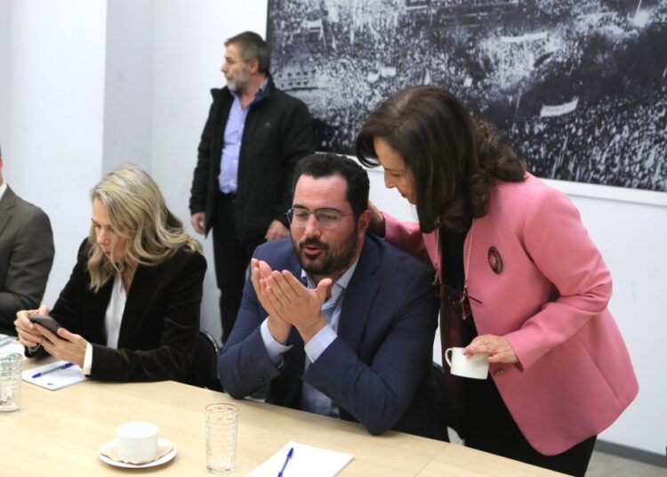 ΠΑΣΟΚ: Σε αναστολή κομματικής ιδιότητας στέλεχος λόγω εμπλοκής στην υπόθεση ΟΠΕΚΑ