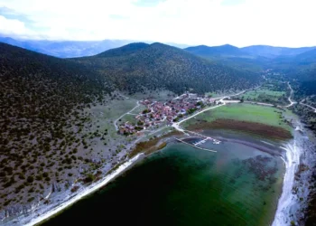 Οι Πρέσπες γίνονται «Απάτητο Βουνό»: Θεσμικό τείχος προστασίας σε οικοσύστημα διεθνούς αξίας