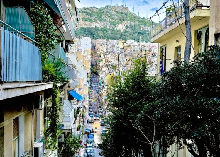 Παλαιά σπίτια, 35% κενές κατοικίες και υψηλά ενοίκια: Η Alpha Bank χαρτογραφεί την στεγαστική κρίση