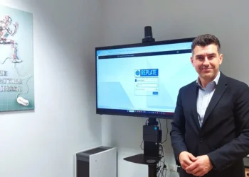 Ψηφιακές πινακίδες: Πώς λειτουργεί το νέο σύστημα «e-plate» στην Περιφέρεια Κεντρικής Μακεδονίας