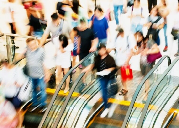 Τουρισμός 2015-2024: Αυξήθηκε η ημερήσια δαπάνη, μειώθηκε το «κατά κεφαλήν» ποσό – Τι δείχνει η νέα μελέτη ΙΝΣΕΤΕ