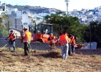 Νέο πλαίσιο για ακαθάριστα οικόπεδα: Πότε καθαρίζουμε, πότε δηλώνουμε και ποιος πληρώνει