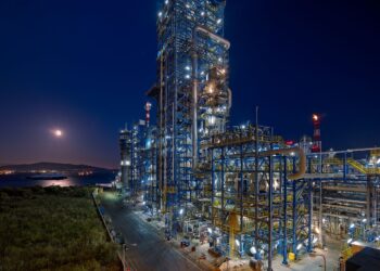 HELLENiQ ENERGY: Κέρδη €503 εκατ. και EBITDA €1,13 δισ. το 2025 – Μετασχηματισμός, επενδύσεις και υψηλό μέρισμα